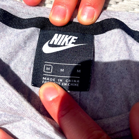 Men’s Nike Recycled Logo Tshirt - Size Medium - Picture 3 of 5